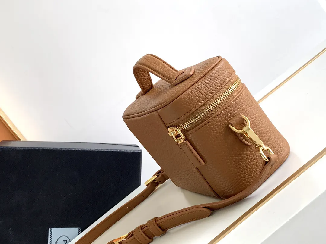 Prada 1Bh202P610 Top Handle Bag Commuter