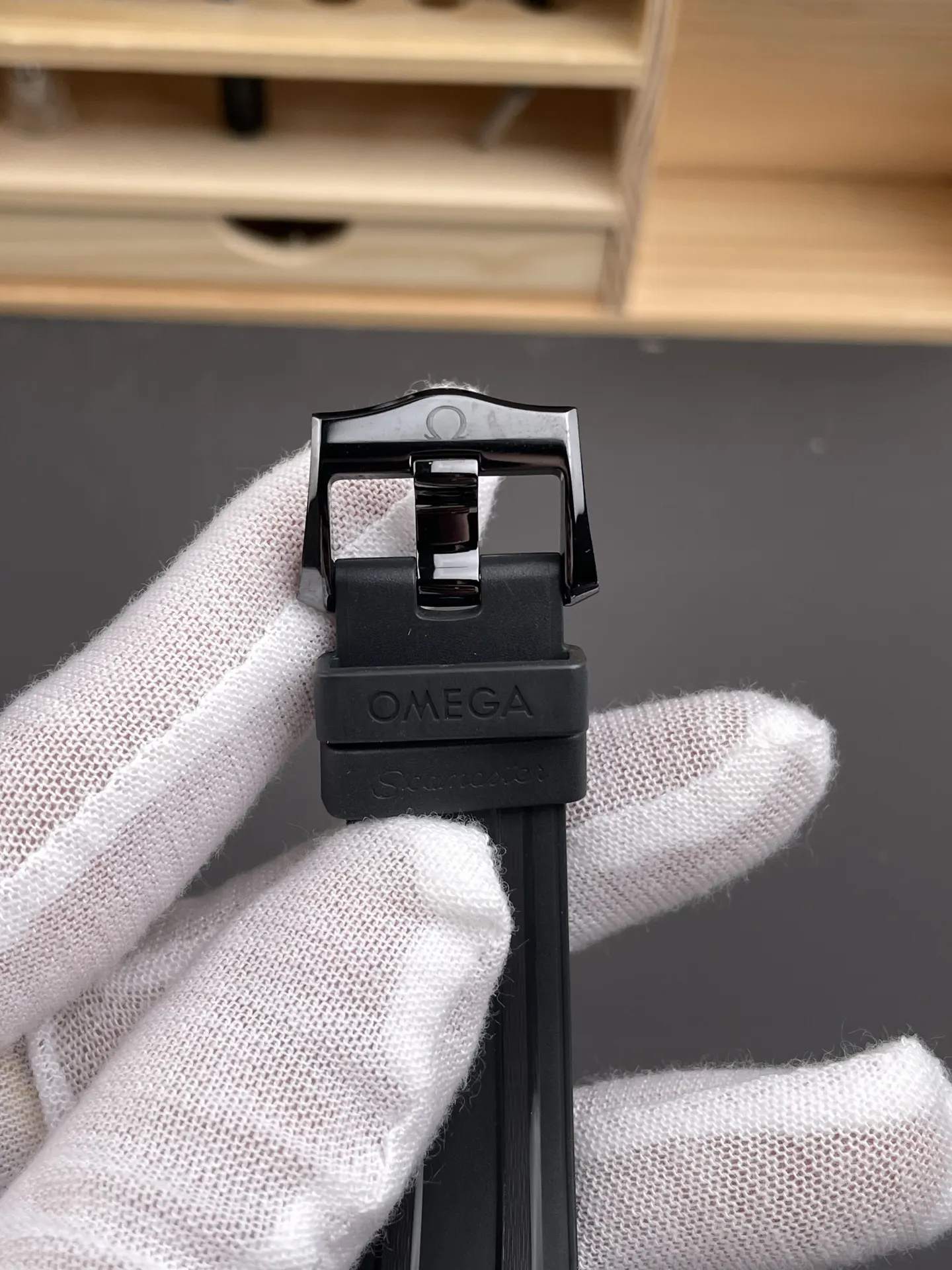 菲达出品 VS 墨黑海马 版 手表 经典腕表款