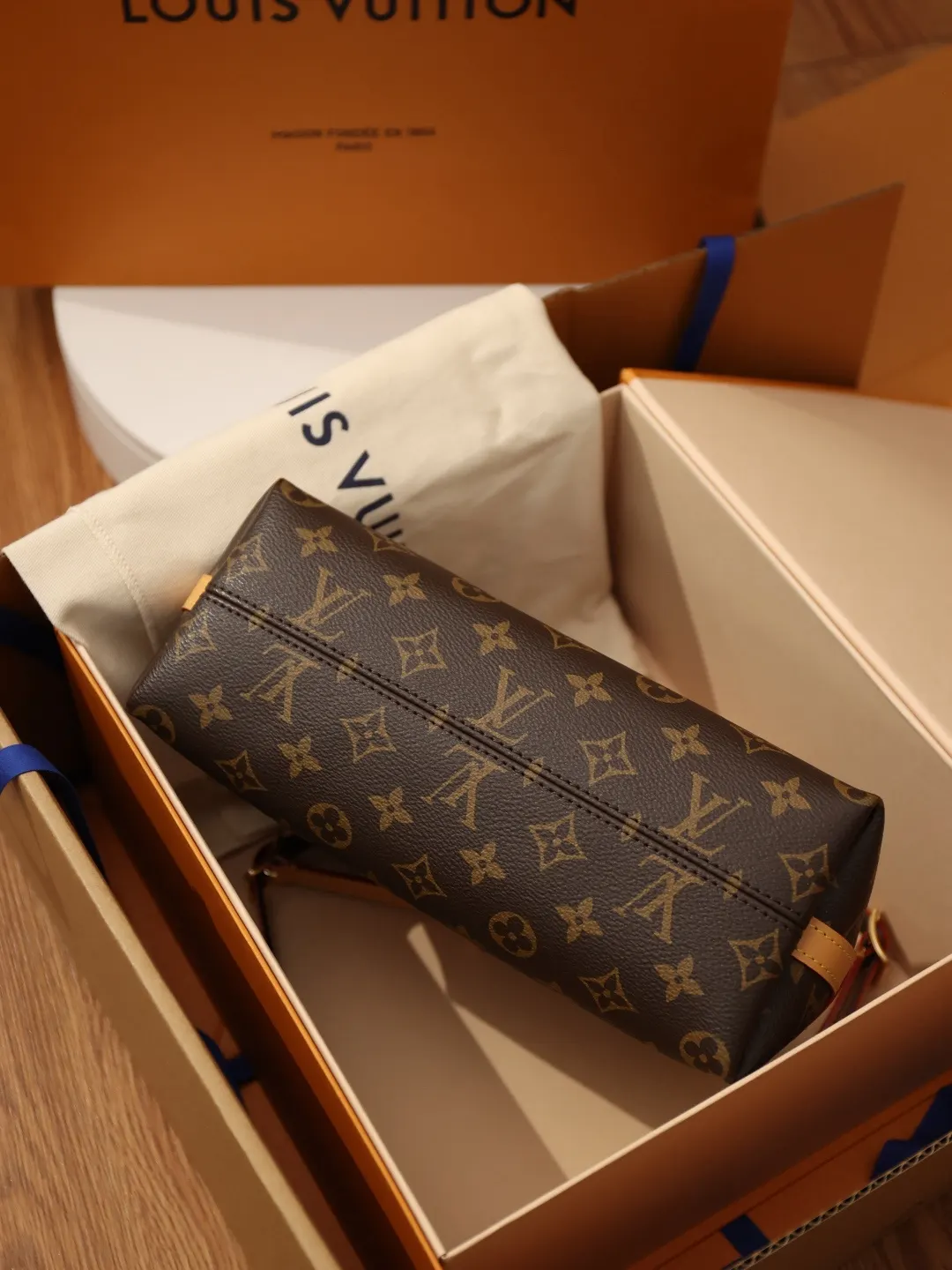CarryAll 当季重磅 ｜CARRYALL BB手 水桶包 休閒水桶款