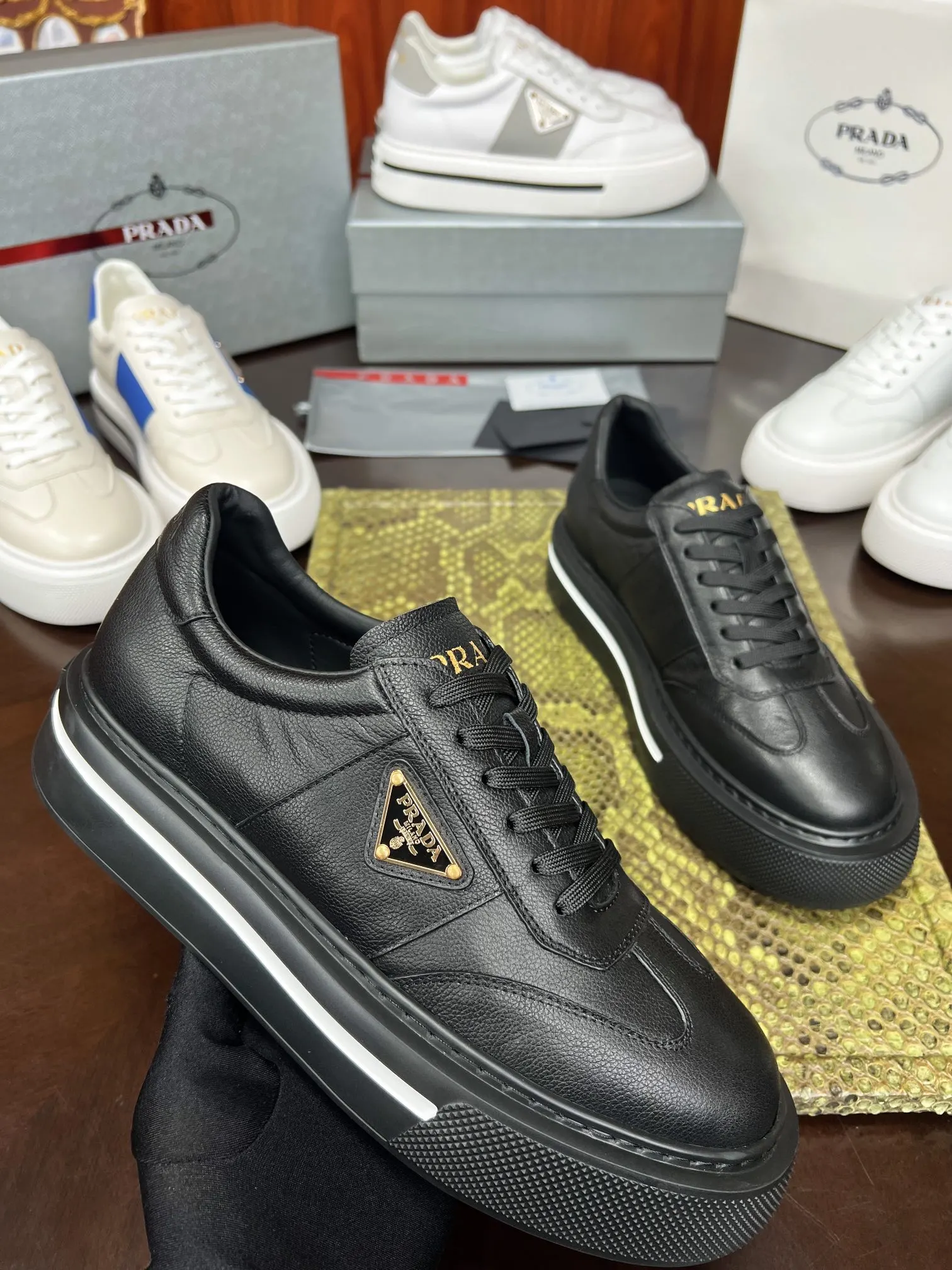Prada 牛皮 休闲鞋 舒適