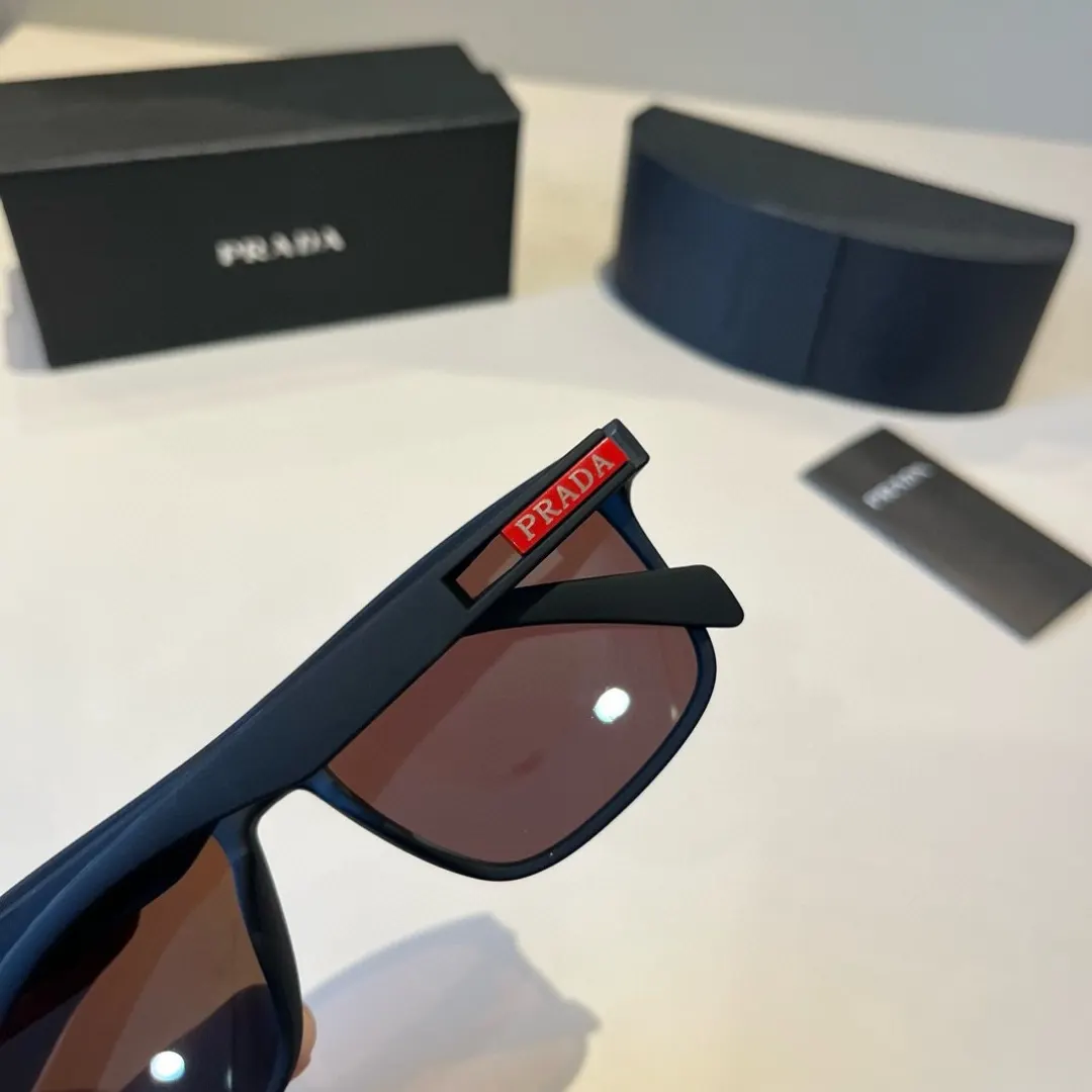 PRADA 太阳眼镜 时尚遮阳款