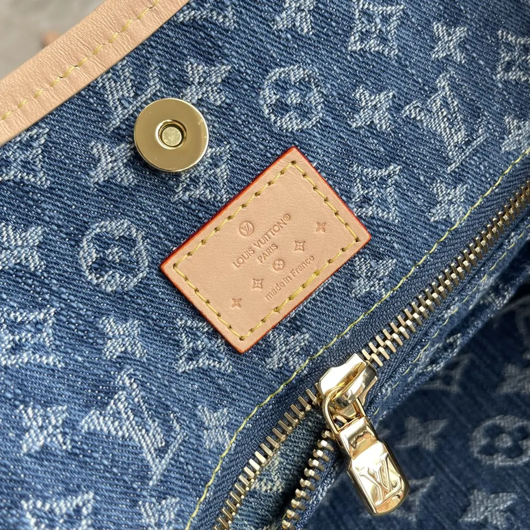 LV CarryAll 藍色 牛仔 帆布 手拿包 精致手拿款(數字9) LV CarryAll 藍色 牛仔 帆布 手拿包 精致手拿款(數字9)