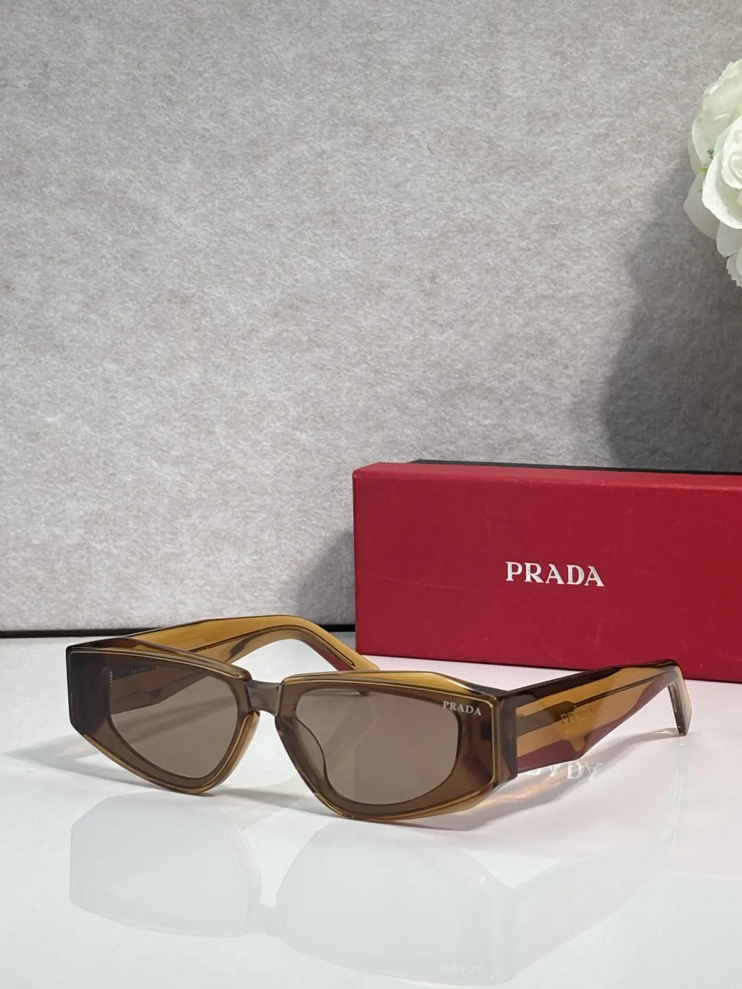 Prada 墨镜 時尚防晒款
