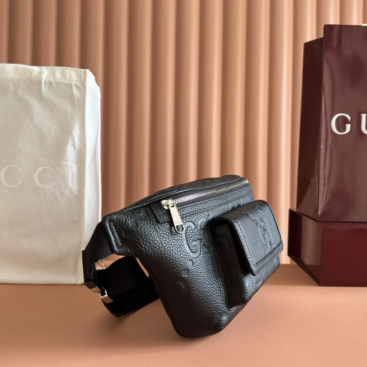 Gucci 黑色 橙色 皮革 斜挎包 轻便斜挎款