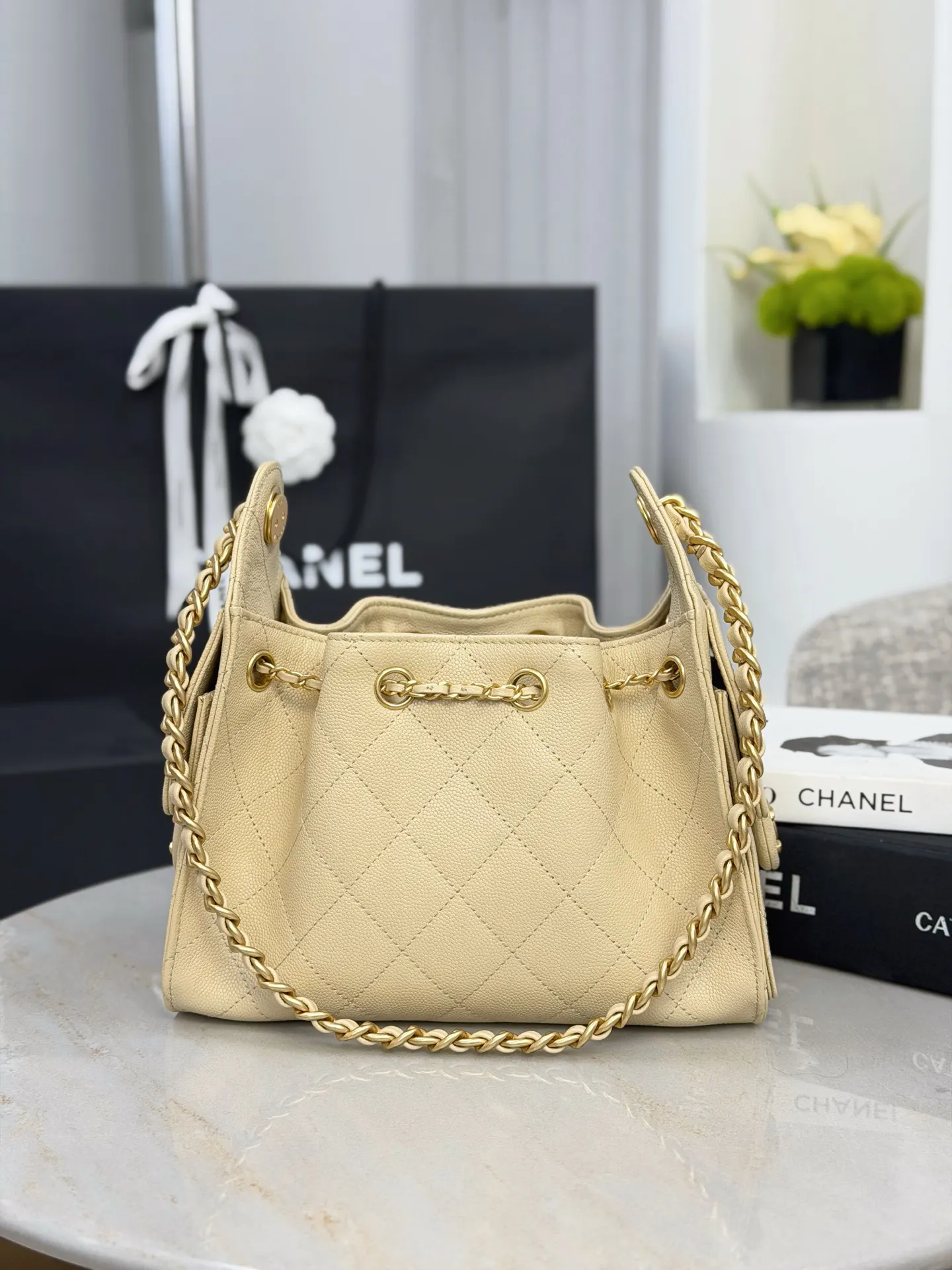 Chanel 22 金色 皮革 斜背包