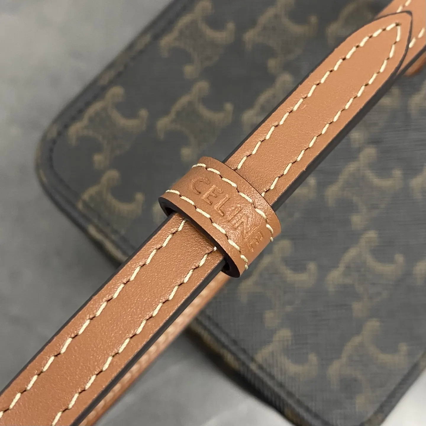 Celine Triomphe 金色 牛皮 單肩包 日常單肩背款