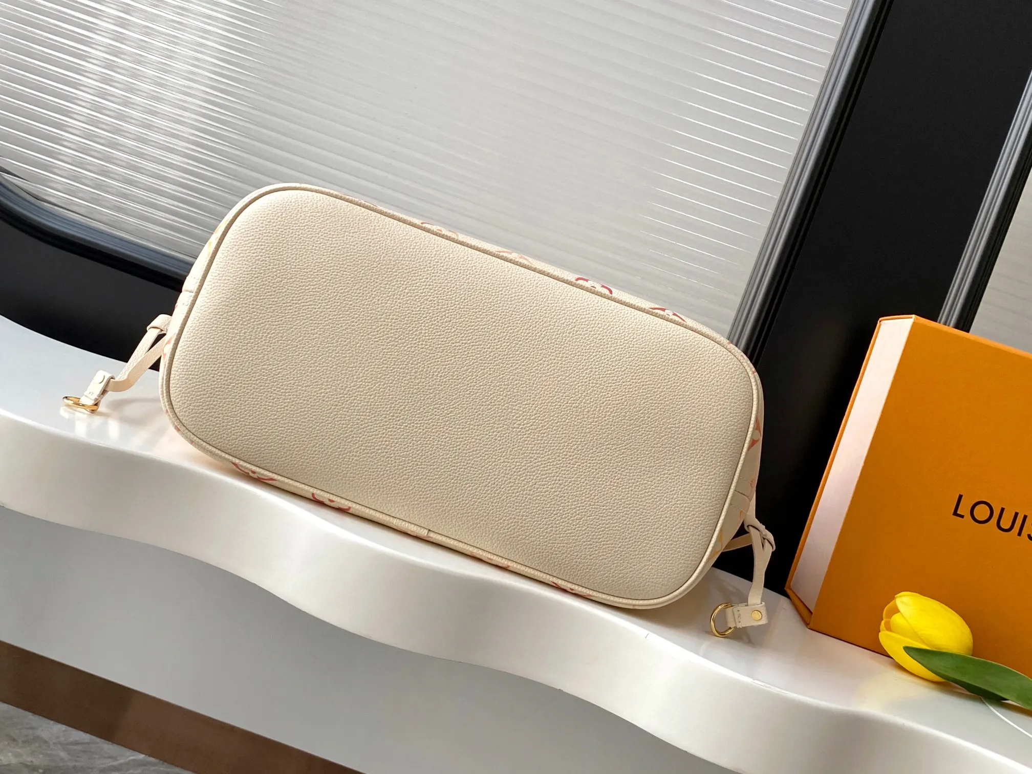 Neverfull 黑色 白色 手拿包 精致手拿款