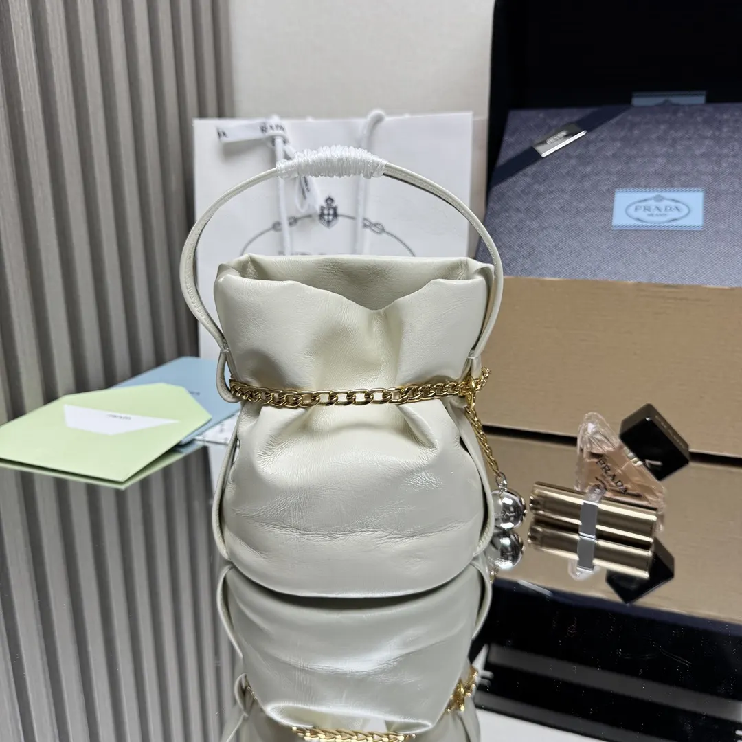 羊皮 走秀款 发财小水桶 发财小水桶采用进 水桶包 休闲水桶款