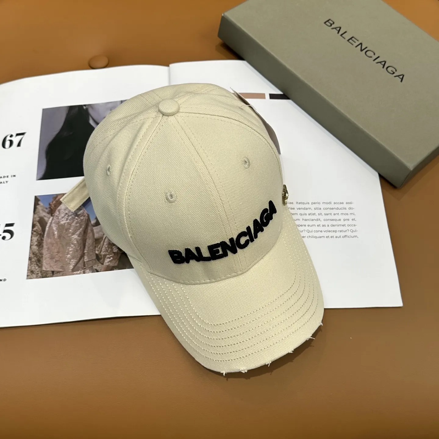 Balenciaga 棒球帽 精致搭配