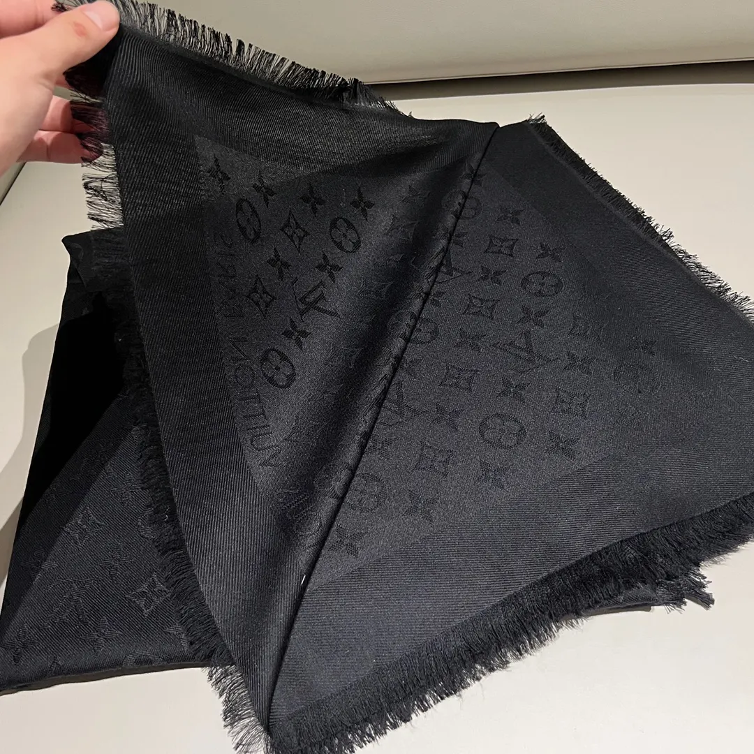 Louis Vuitton 黑色 羊毛 提花 Mo披肩 保暖披肩 围巾