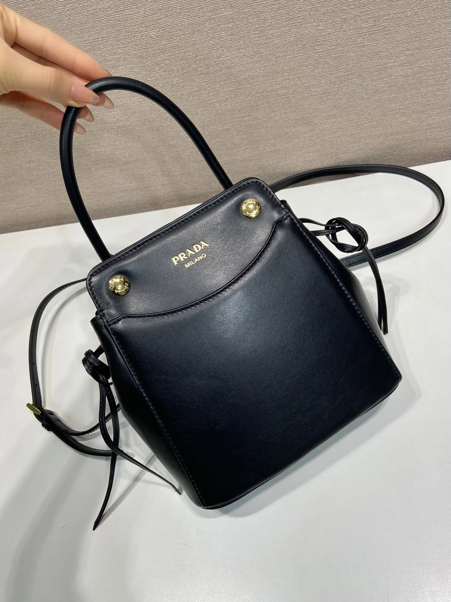 PRADA 1BA496 牛皮 手提包 日常通勤款
