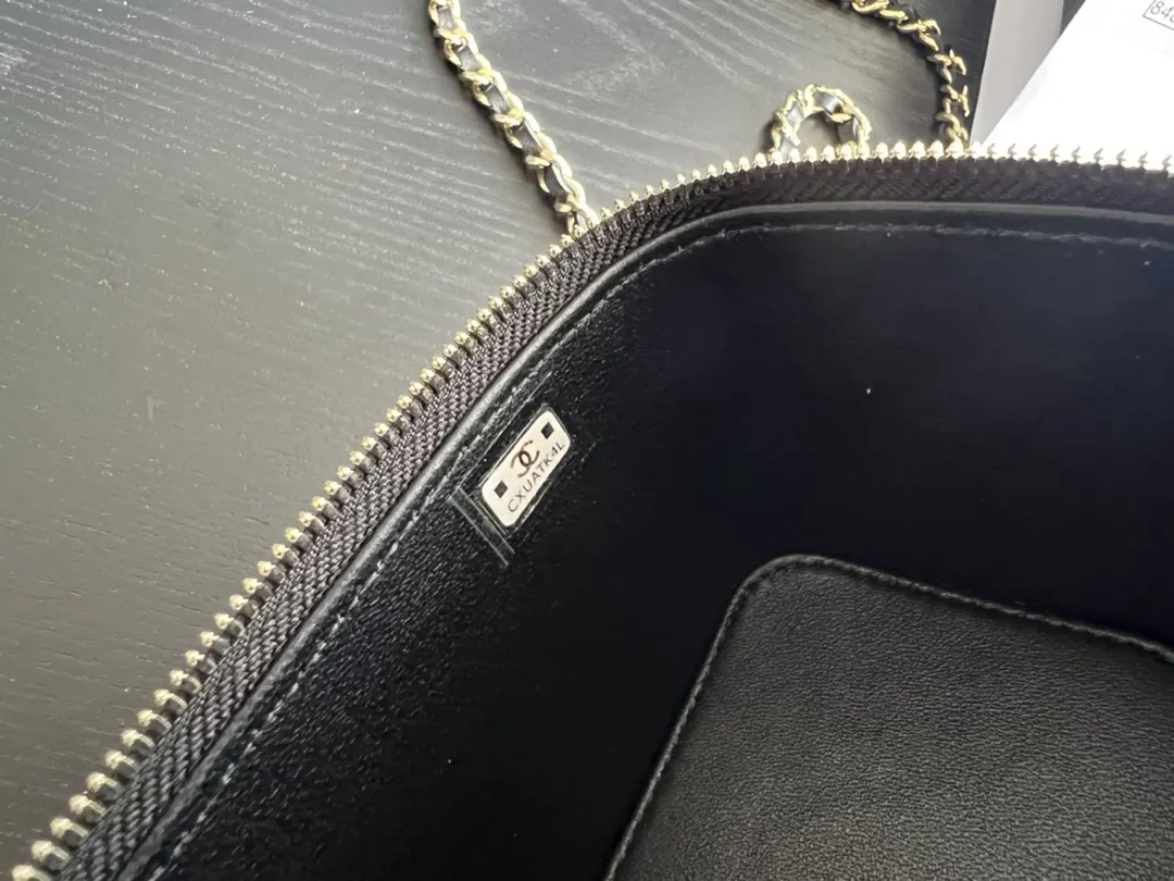 Chanel 19 Bag 黑色羊皮菱格链条包