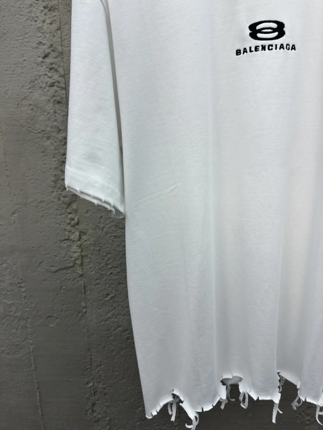 Balenciaga 純棉 Logo 短袖T恤 宽松休閒(數字6) Balenciaga 純棉 Logo 短袖T恤 宽松休閒(數字6)