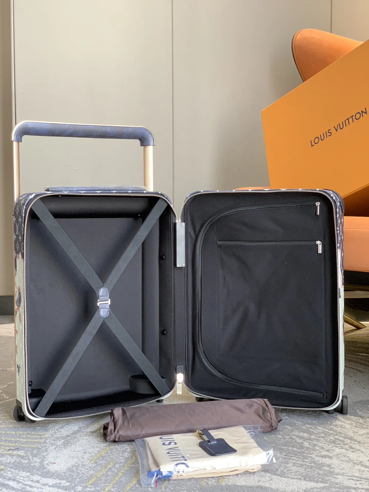 Gray Silver Suitcase Travel Lightweight Image 9 Gray Silver Suitcase Travel Lightweight Image 9