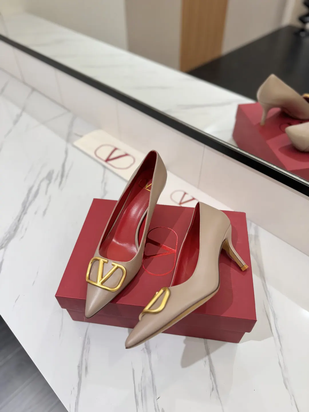 Valentino 金色 平底鞋 通勤约会款 款06