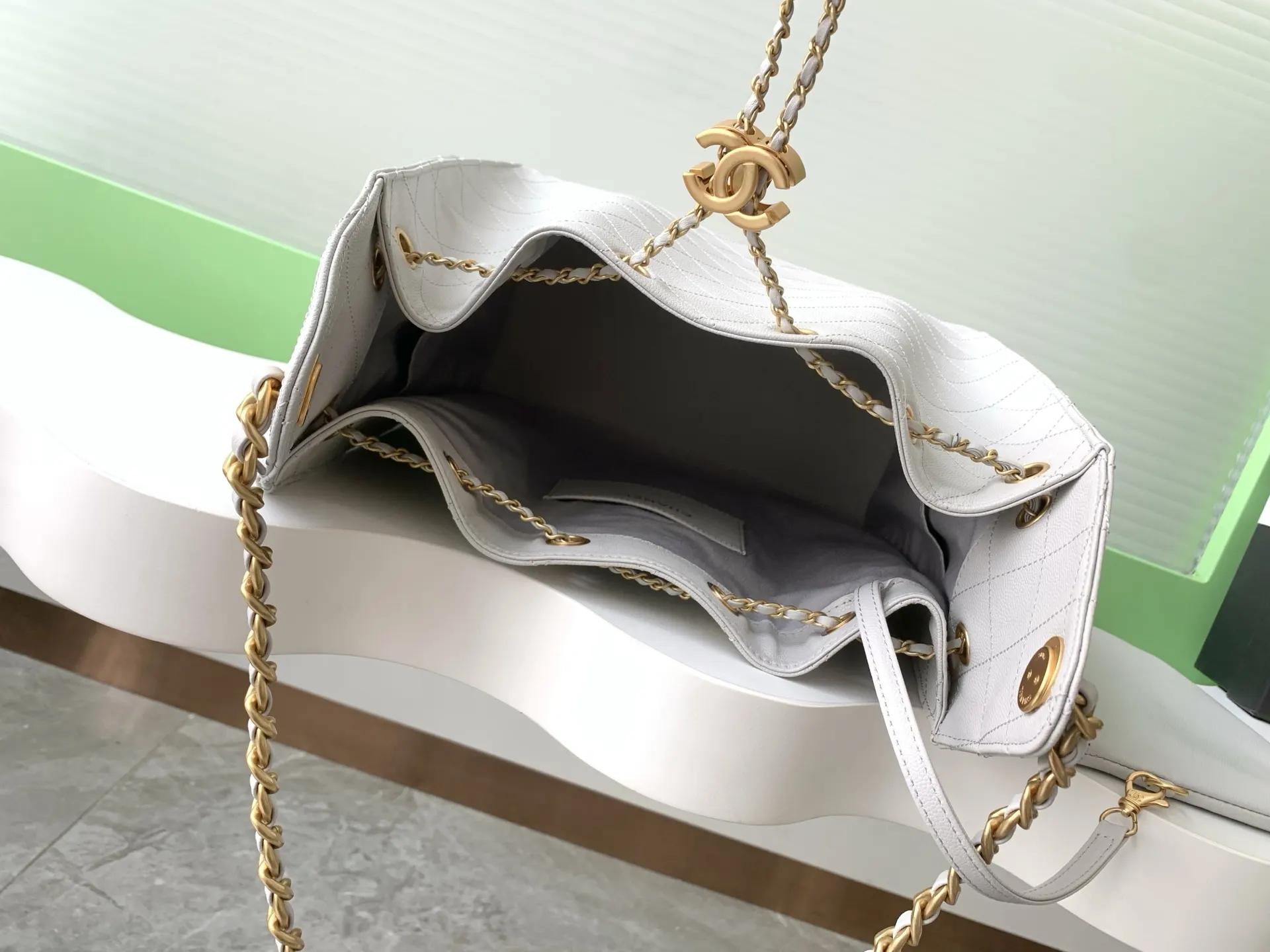 CHANEL Hobo 进口 免税 球纹皮嘻哈包 腋下包 復古腋下背款(數字9) CHANEL Hobo 进口 免税 球纹皮嘻哈包 腋下包 復古腋下背款(數字9)