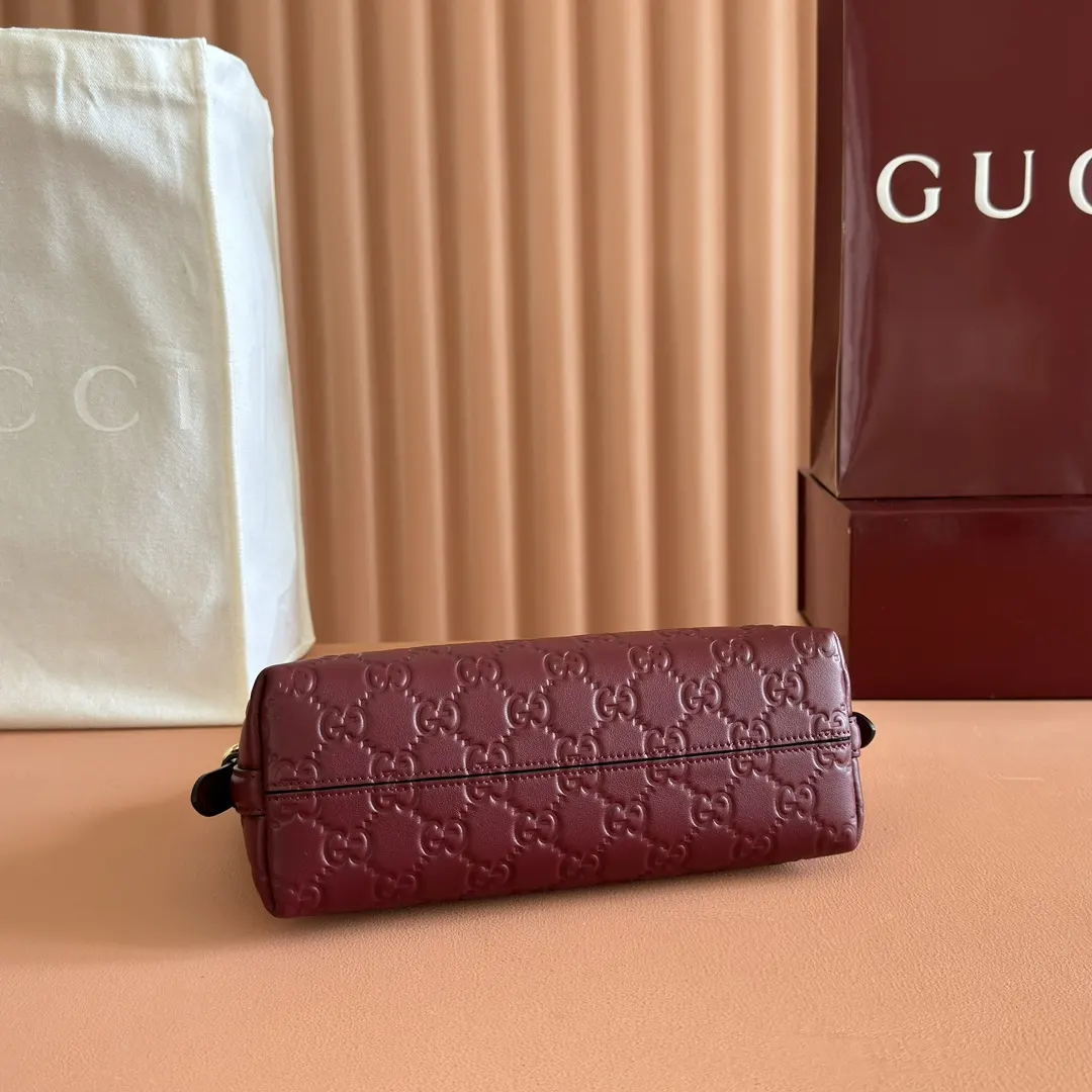 Gucci GG Emblem 金色 皮革 腋下包 复古腋下背款