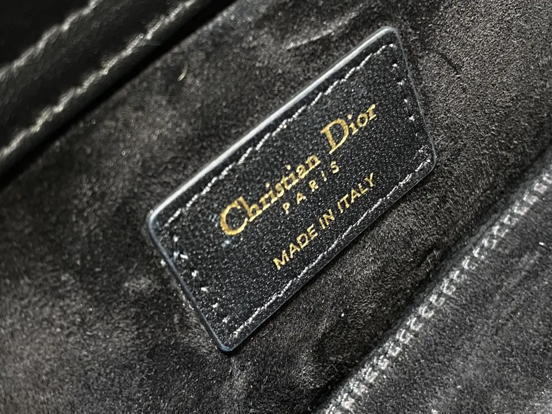 Dior 羊皮 迷人优雅又气场十足 斜挎手拎也是女人味十足 经典 斜挎包 轻便斜挎款