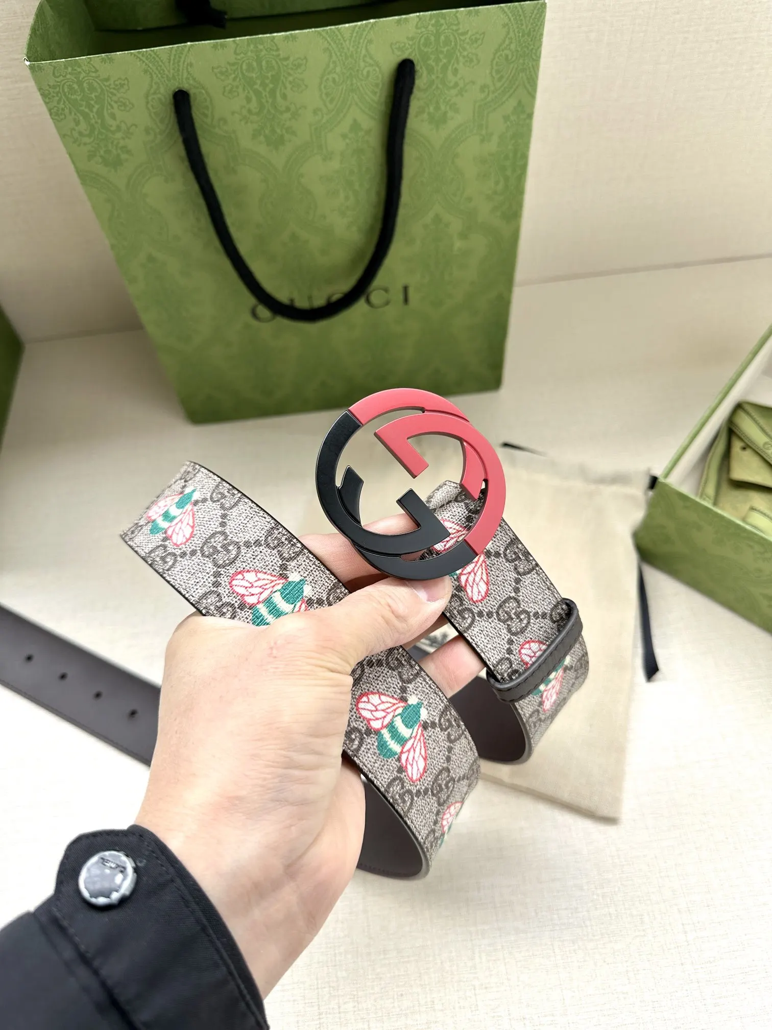 Gucci 双G扣牛皮腰带