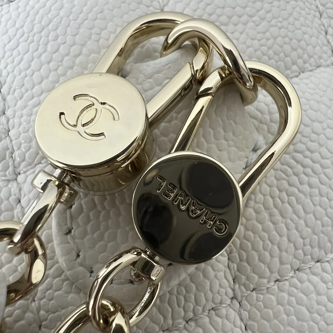 CHANEL 白色牛皮翻盖链条包 金扣款