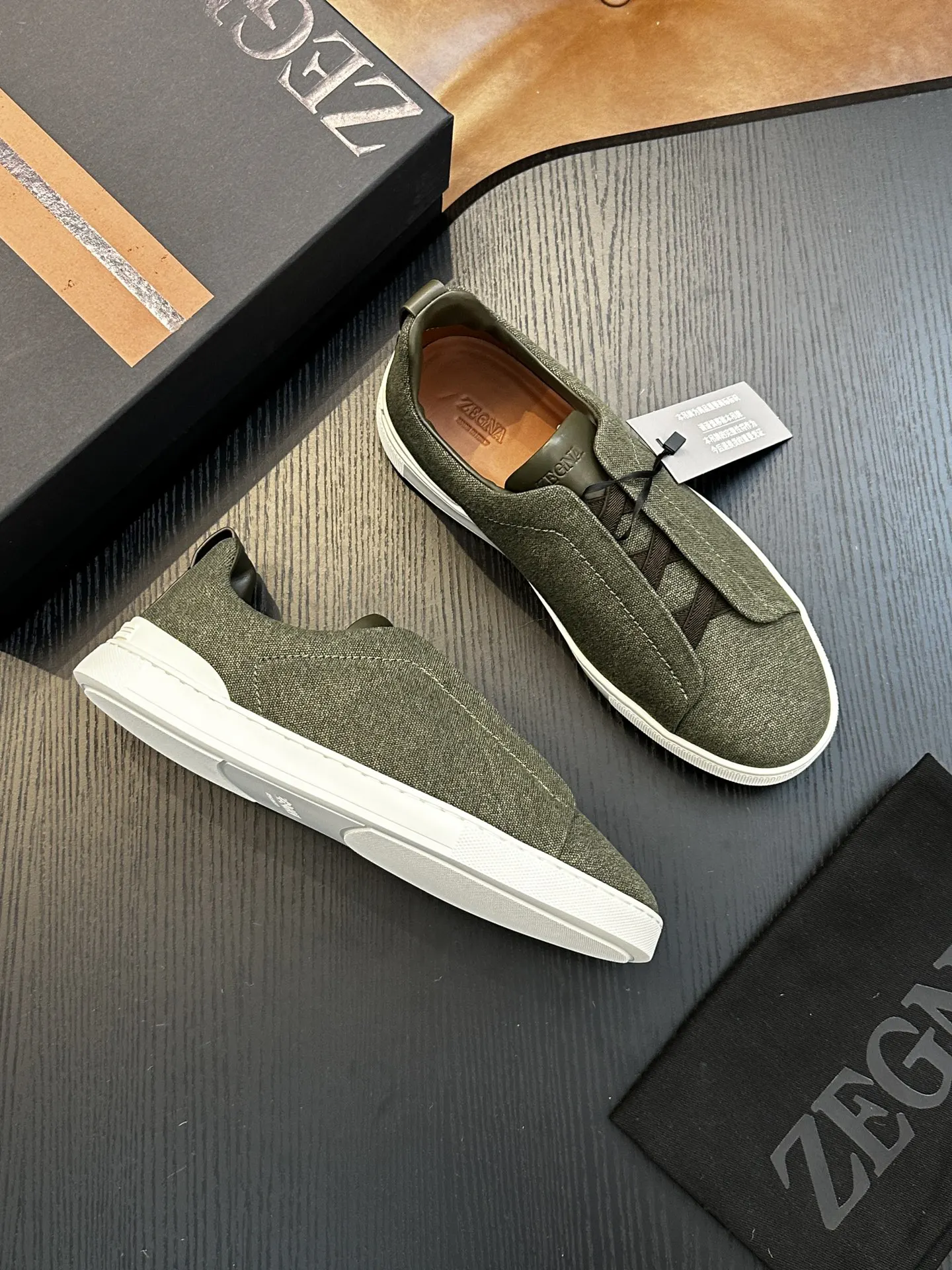 Triple S Casual Versatile Image 4 Triple S Casual Versatile Image 4