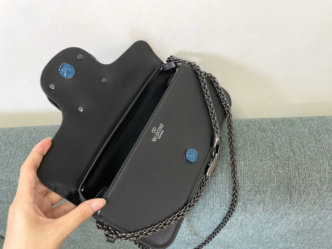 Valentino 小牛皮 腋下包 复古腋下背款