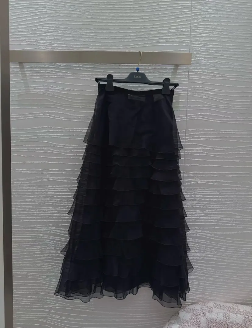 Dior 白色层叠真丝半身裙 精致穿搭