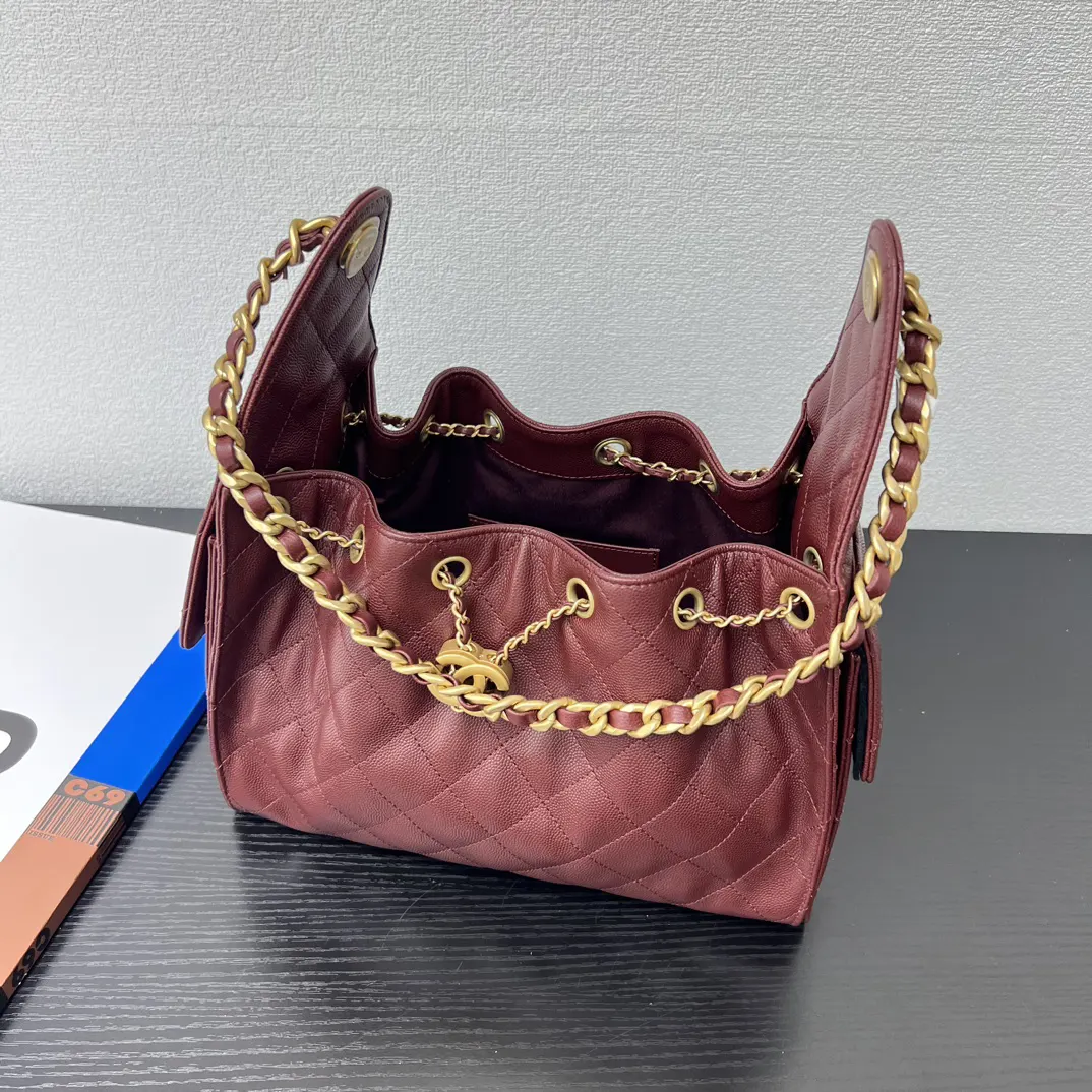 CHANEL 酒红色牛皮Hobo腋下包 金链款