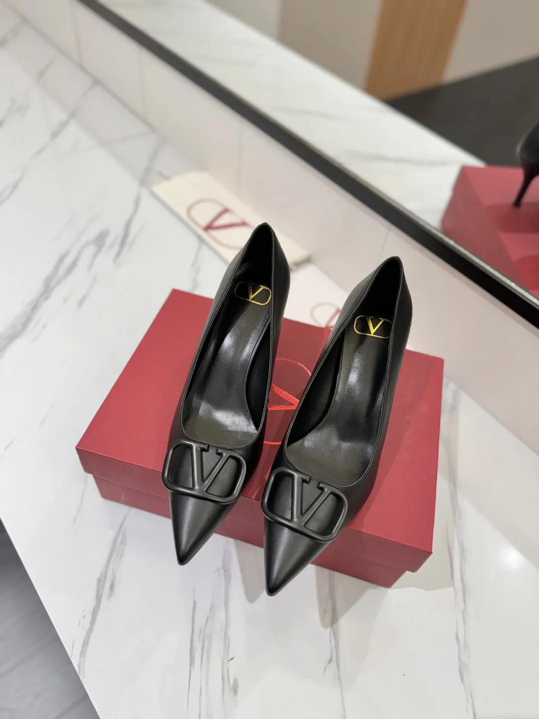 Valentino 金色 平底鞋 通勤约会款