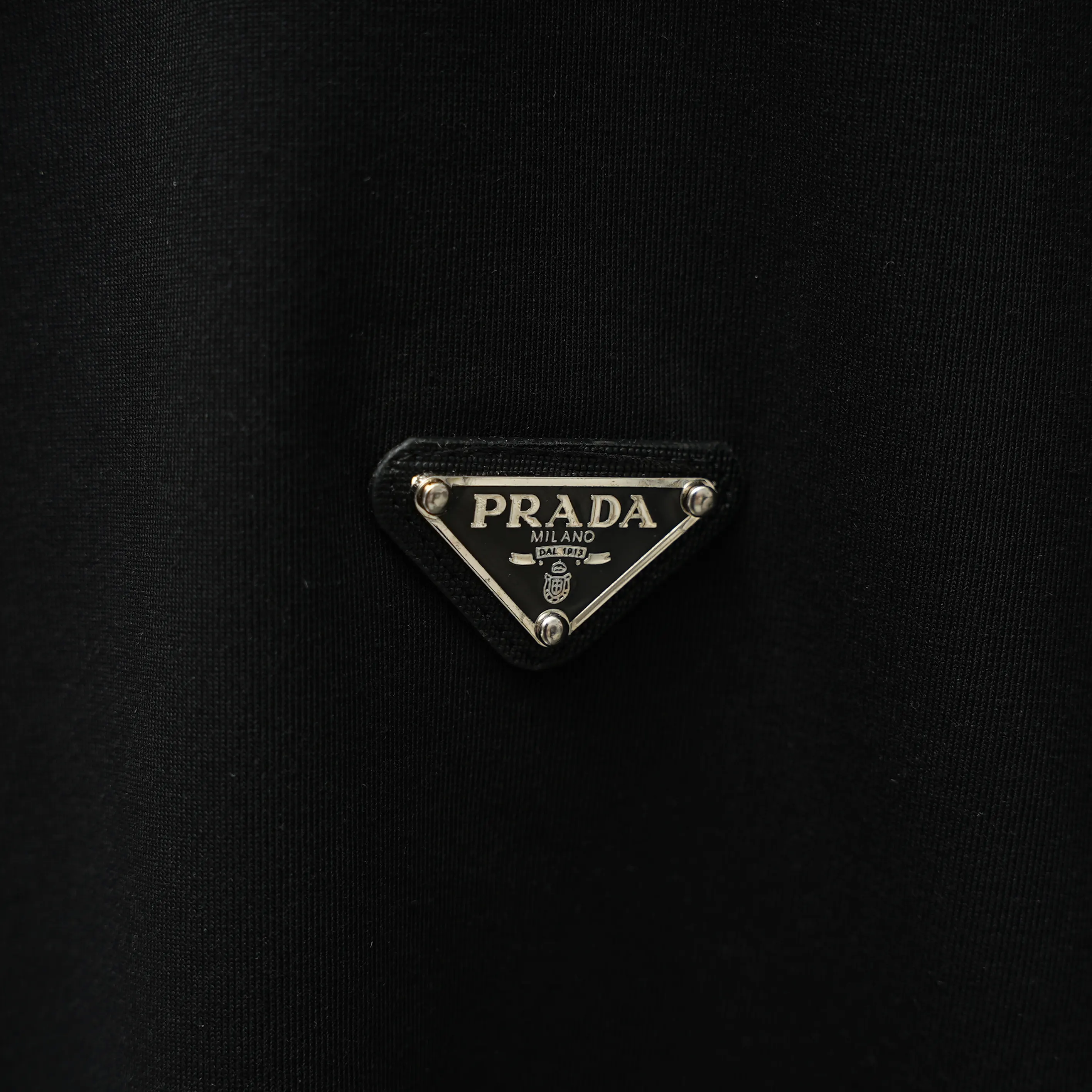 Prada 黑色/白色 三角標 T恤
