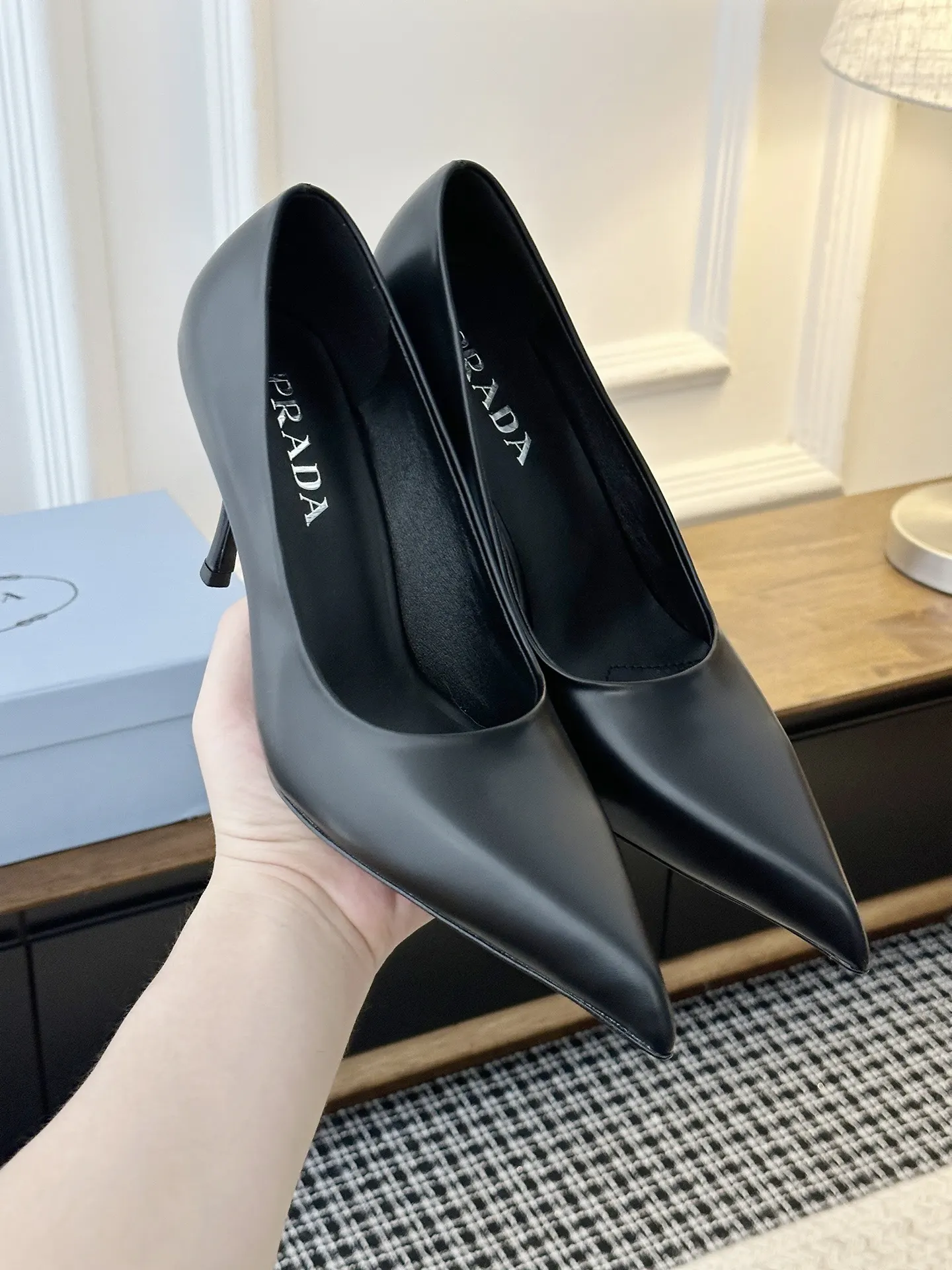 PRADA 牛皮 羊皮 拖鞋 休闲凉拖款