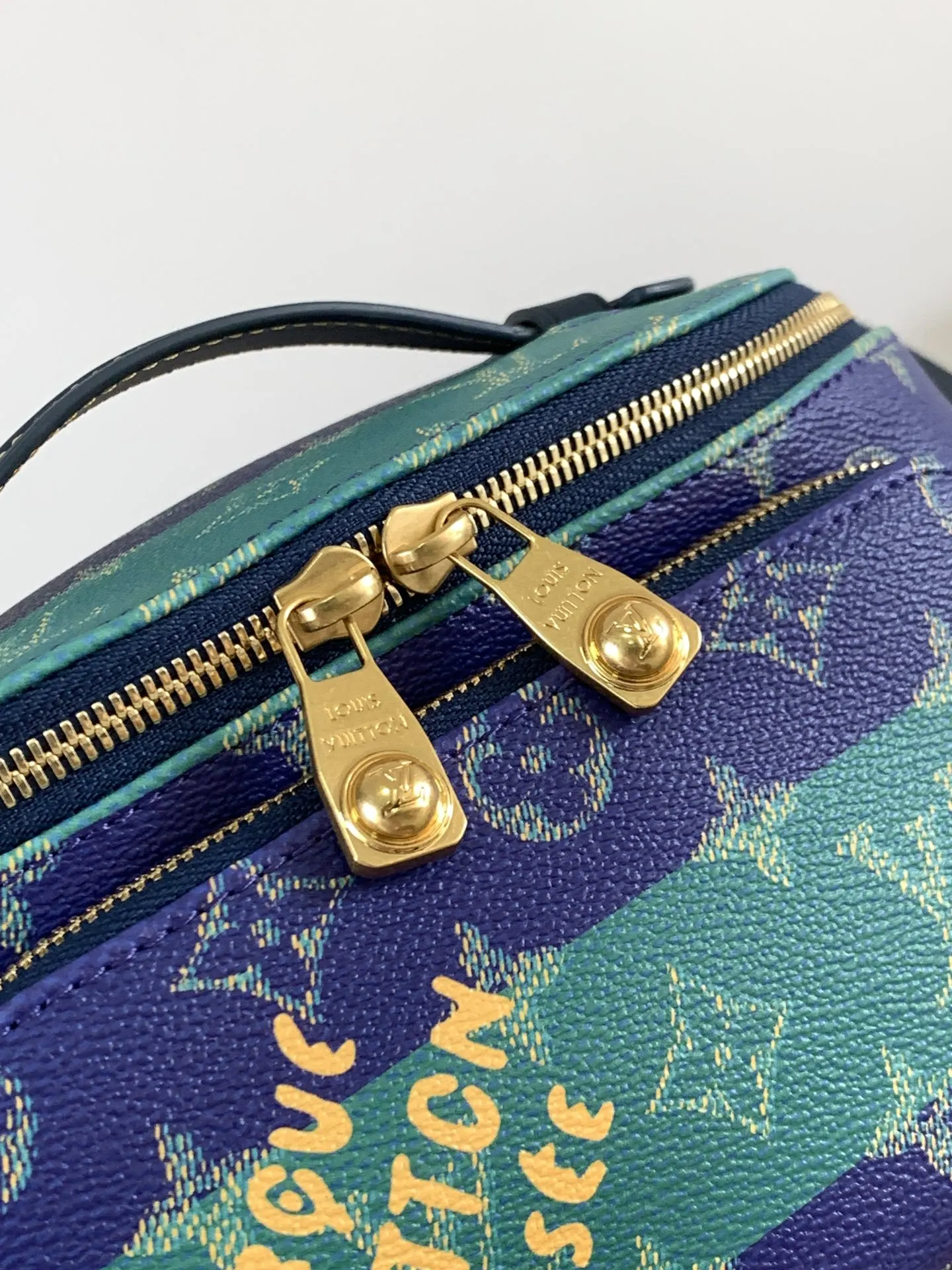 LV 帆布 前袋点缀源自 Damier 帆布的 Marque 腰包 休闲腰包款