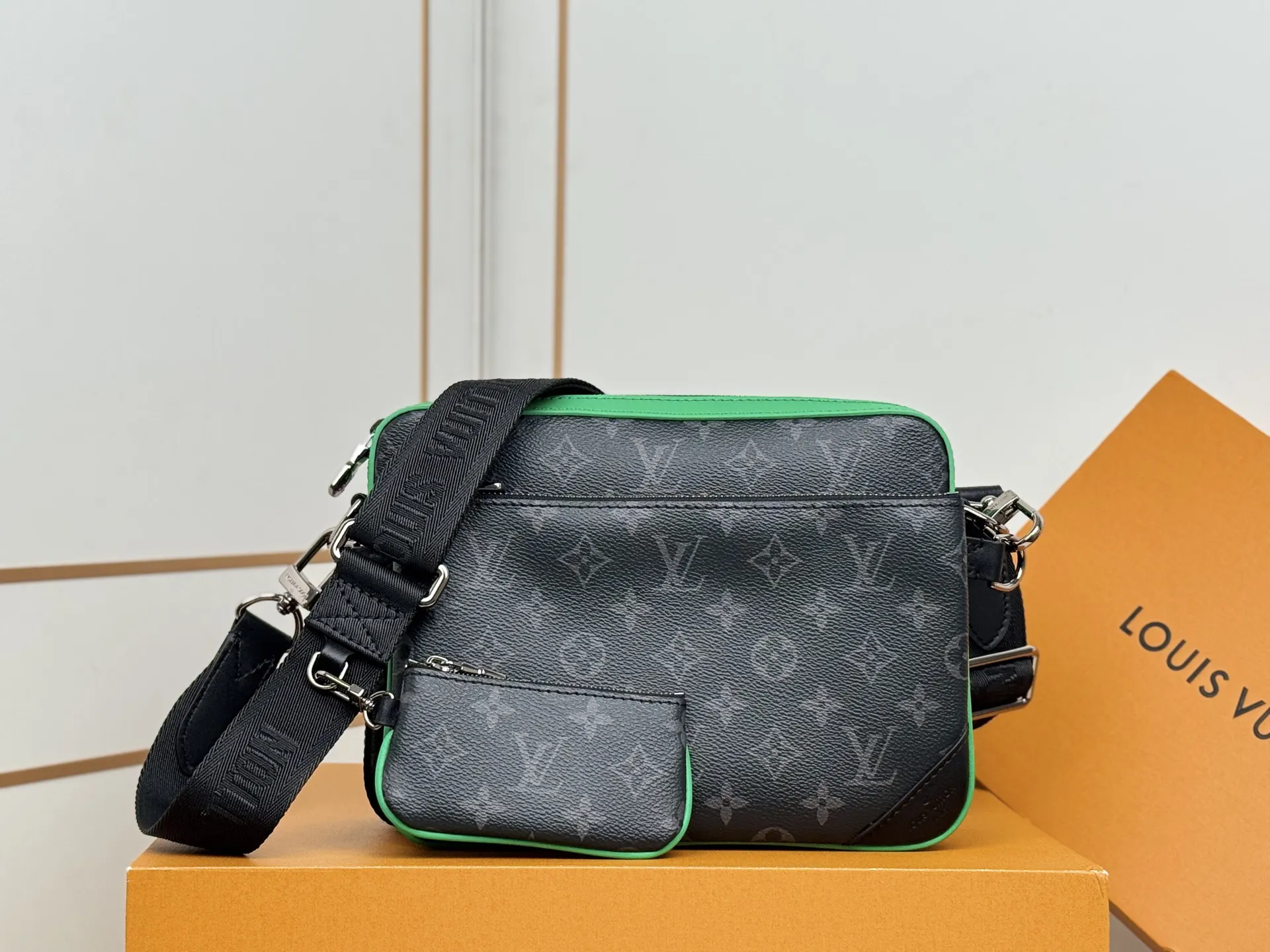 Green Crossbody Bag Lightweight Leather