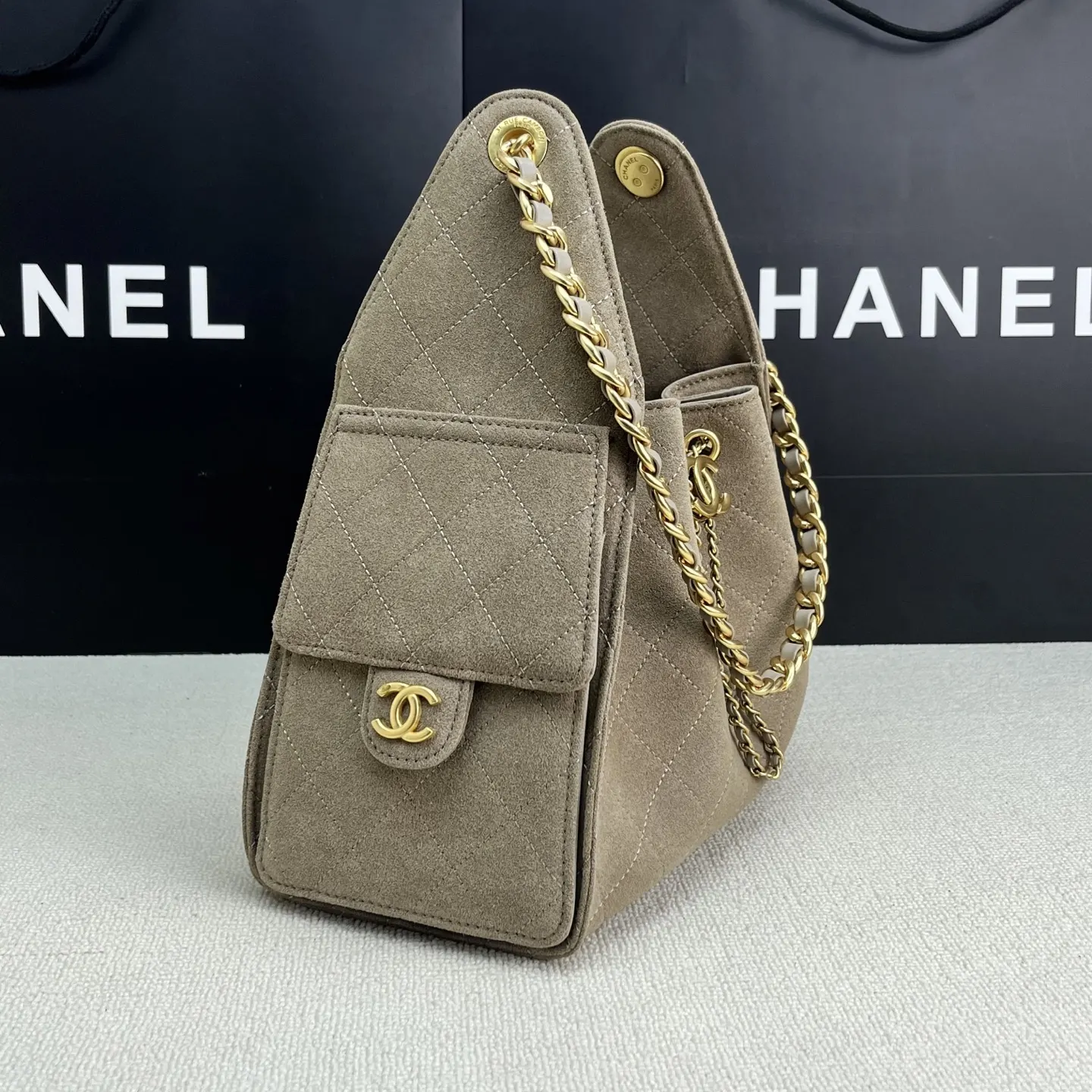 Chanel Gray Hobo Shoulder Bag Vintage Leather
