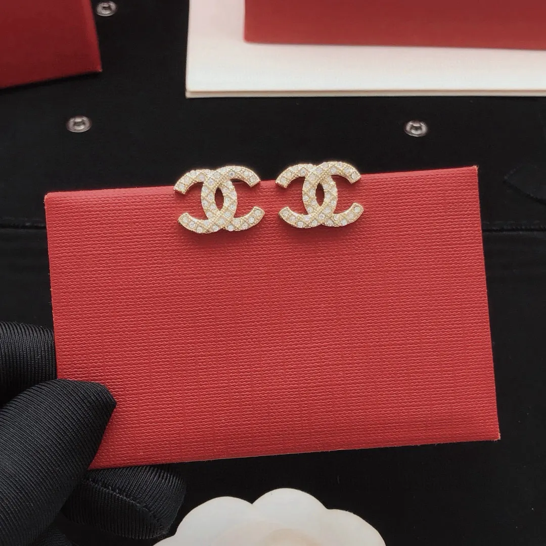 Chanel 双C 耳钉 小巧点缀 耳饰
