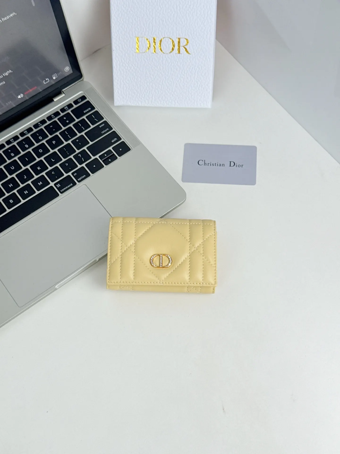 Dior 黄色牛皮卡包 精致短款钱包