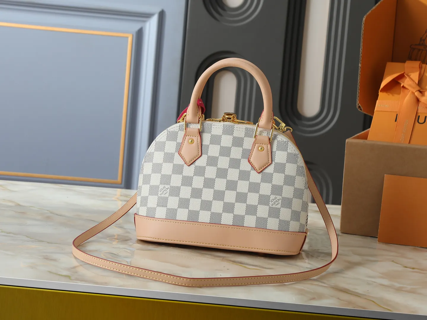 LV Alma 粉色 金色 皮革 收納包 旅行收納款