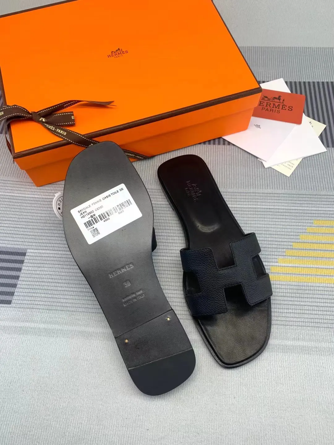 Hermès Oran 全黑 拖鞋 舒適(數字4) Hermès Oran 全黑 拖鞋 舒適(數字4)