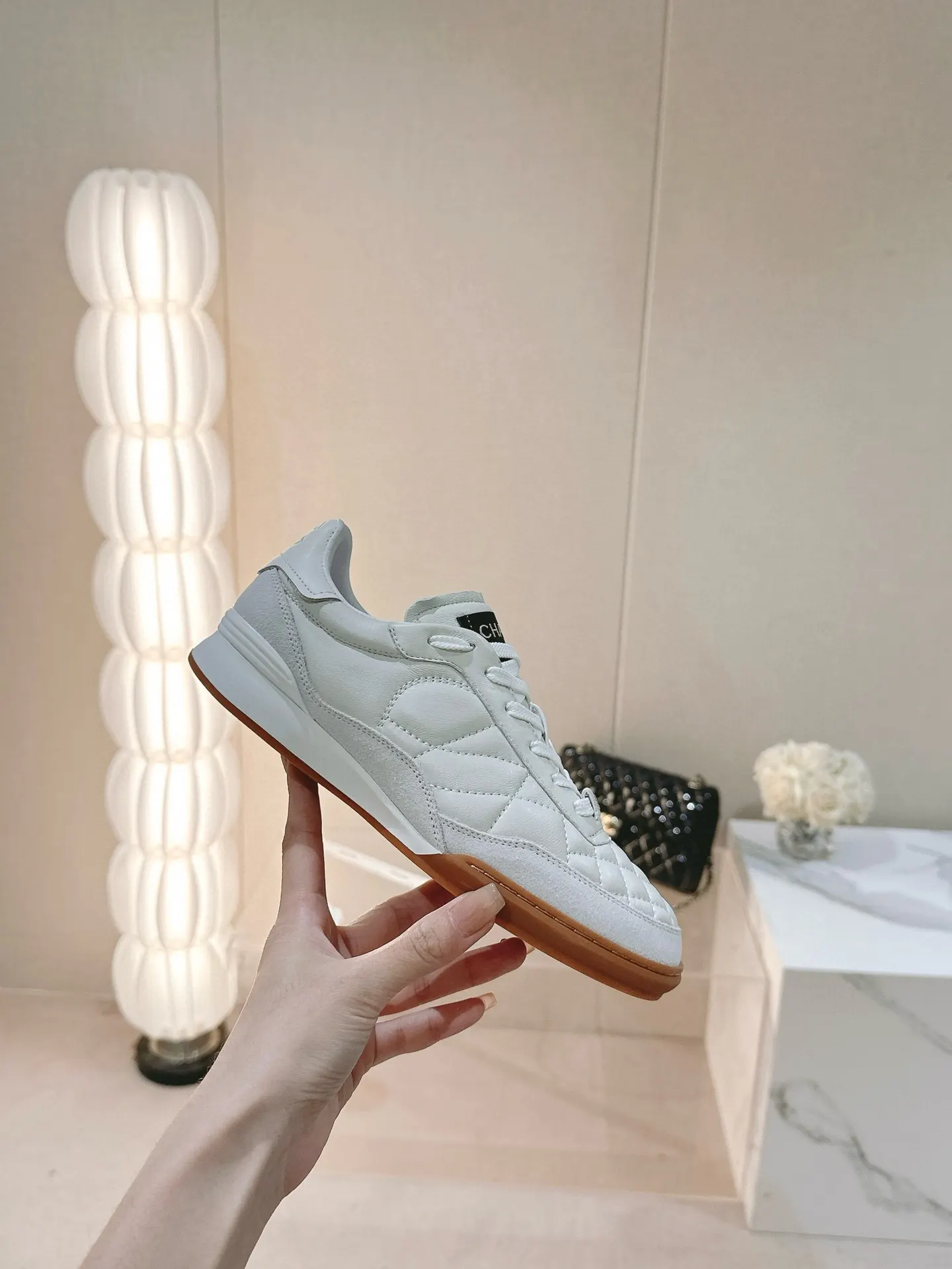 Chanel 白色羊皮低帮休闲鞋 简约运动