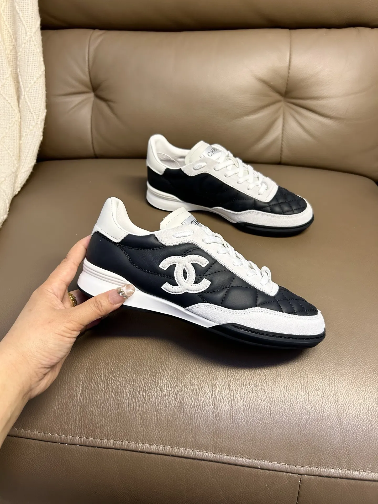 Chanel 米白拼色羊皮休闲鞋 日常运动