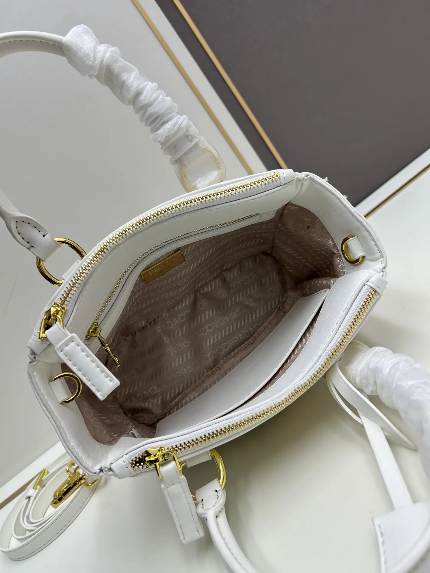 Prada 皮革 手提包