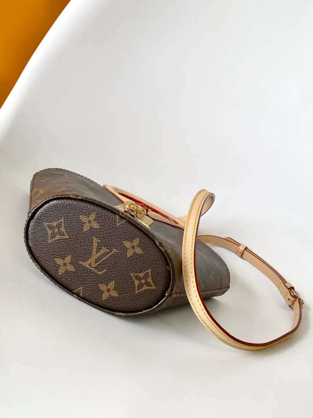 LV 牛皮 动态 Nicolas Gh 水桶包 休闲水桶款