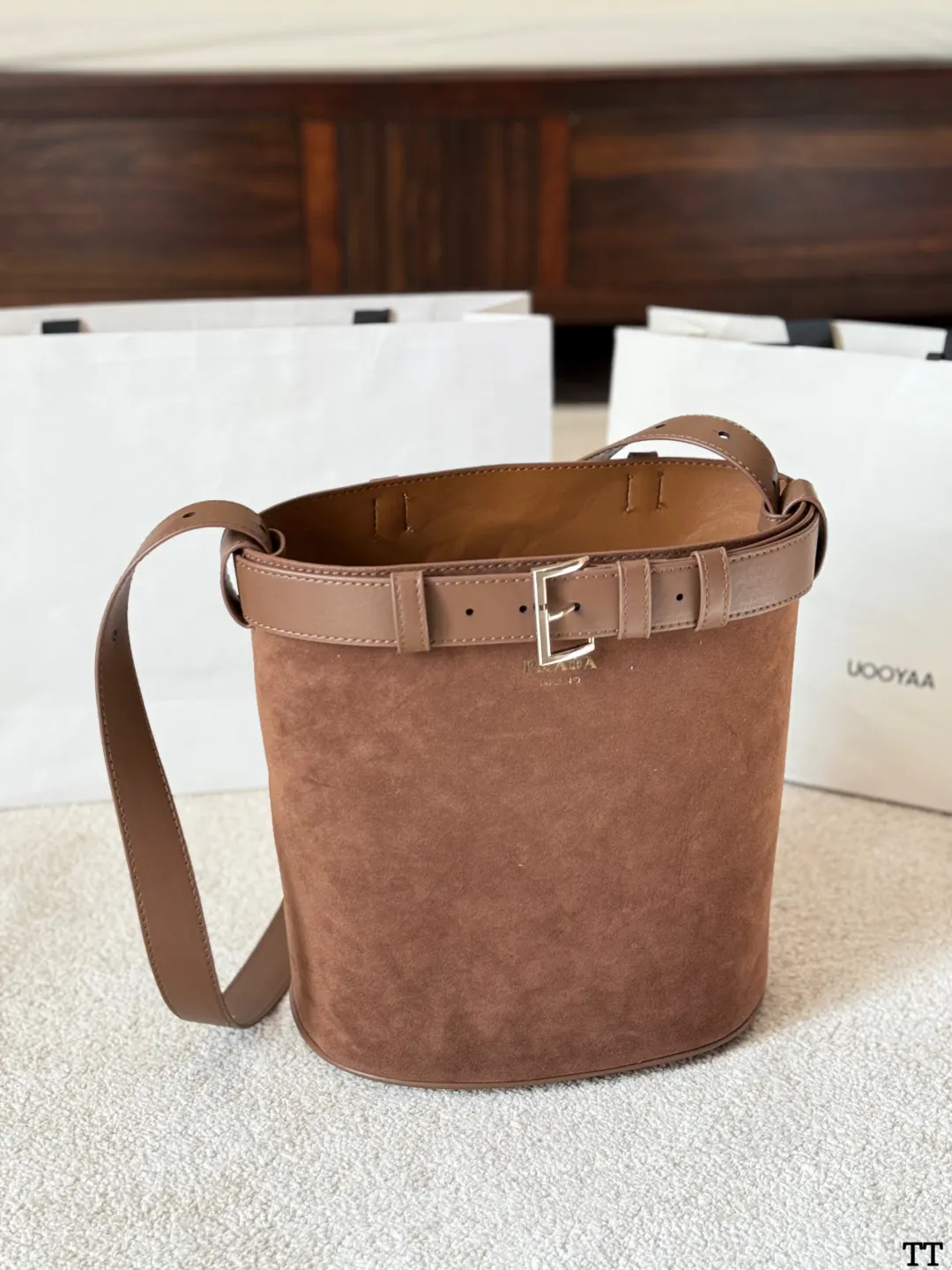 Prada 棕色 麂皮 暖棕色调超適合秋冬 搭 氛围感满分 收納包 旅行收納款