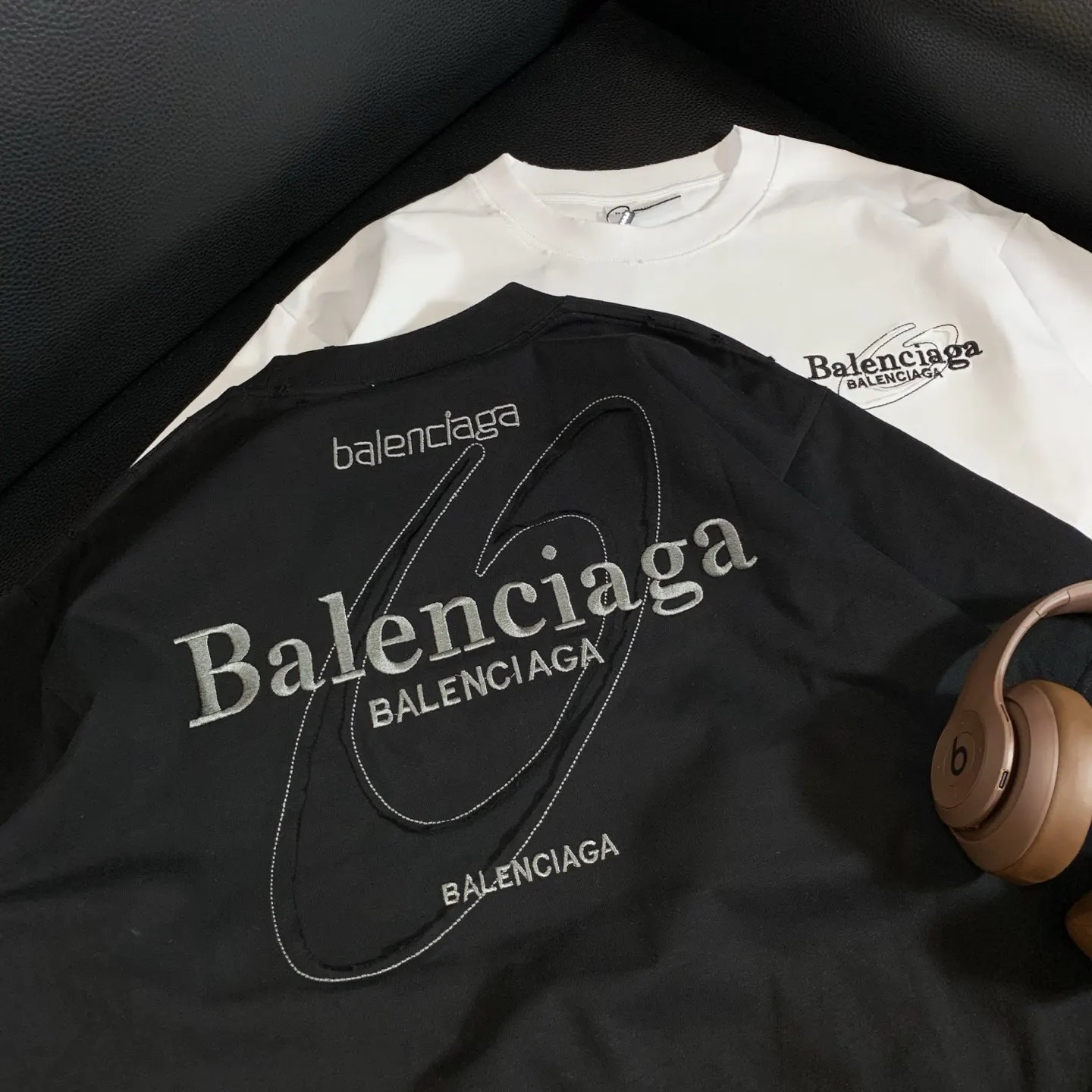 Balenciaga 黑色 短袖T恤 宽松休閒(數字8) Balenciaga 黑色 短袖T恤 宽松休閒(數字8)