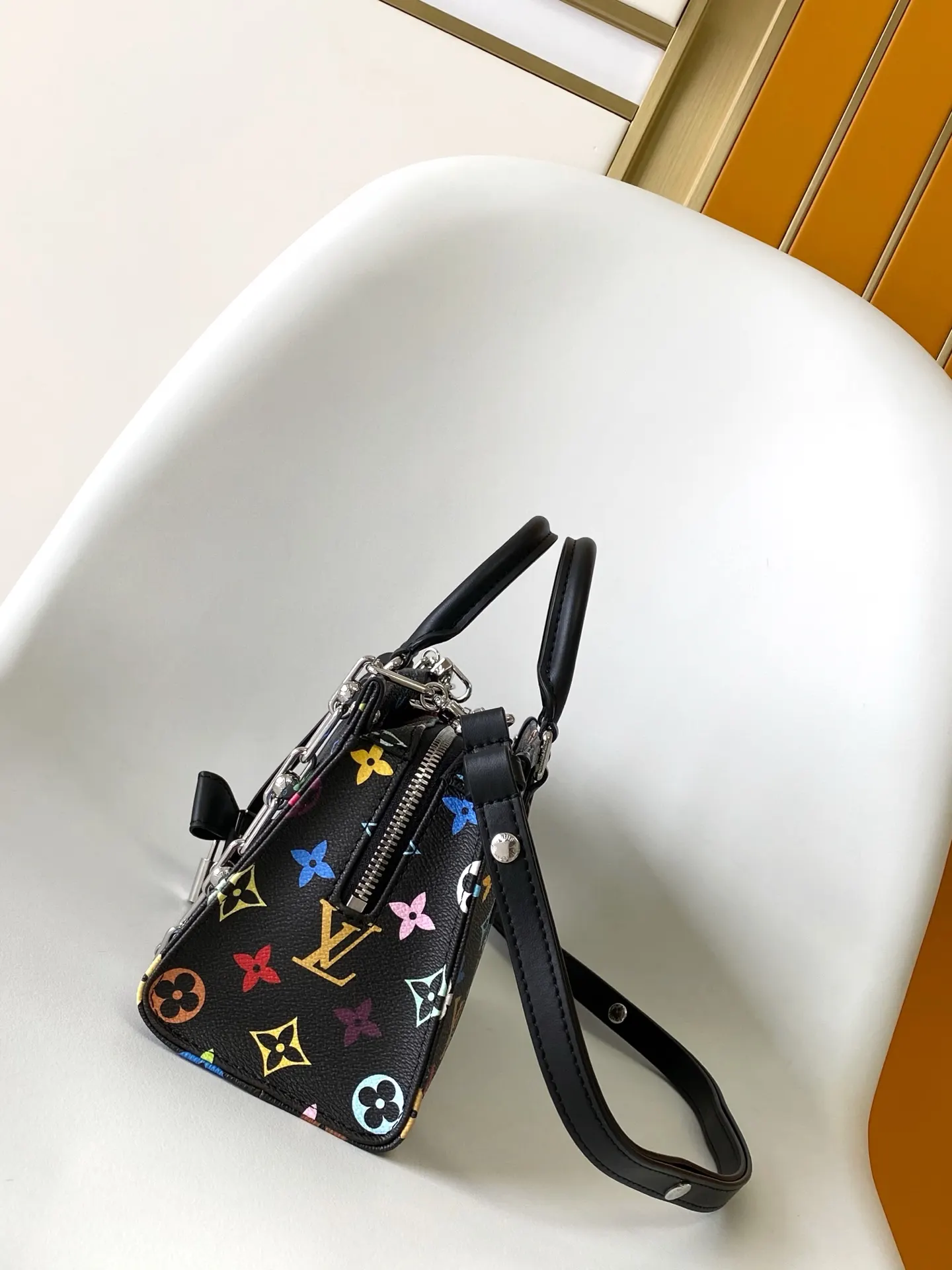 LV 牛皮 黑彩 动态 四方包链条包 TM 精致链条款