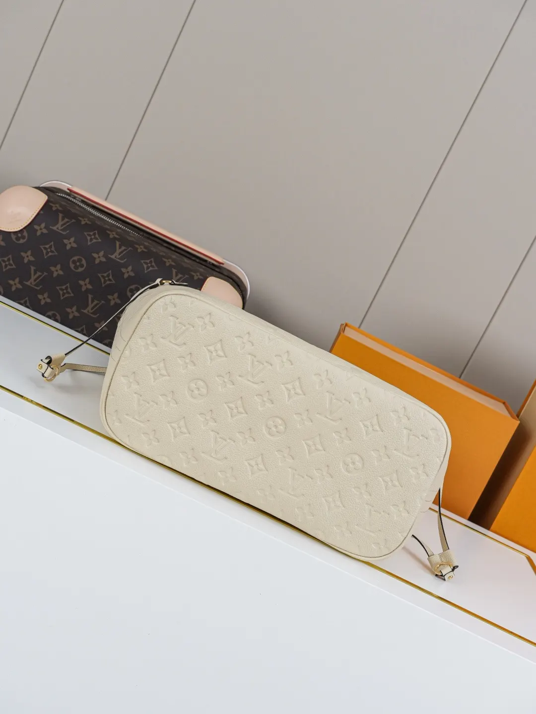 Neverfull 奶白 牛皮 收纳包 旅行收纳款