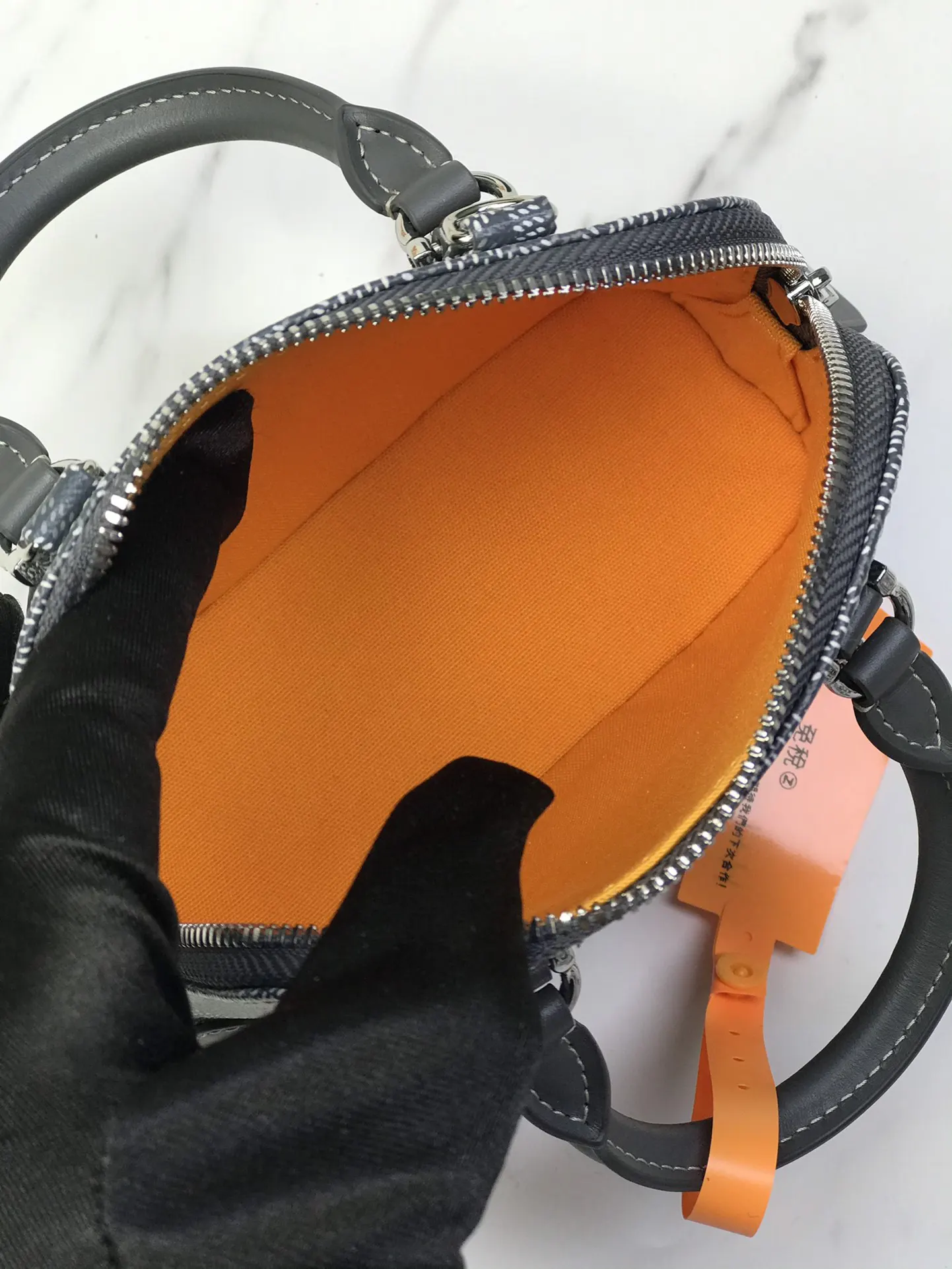 黃色 皮革 Vendome Nano贝壳包 传承了品牌独一无 單肩包 日常單肩背款