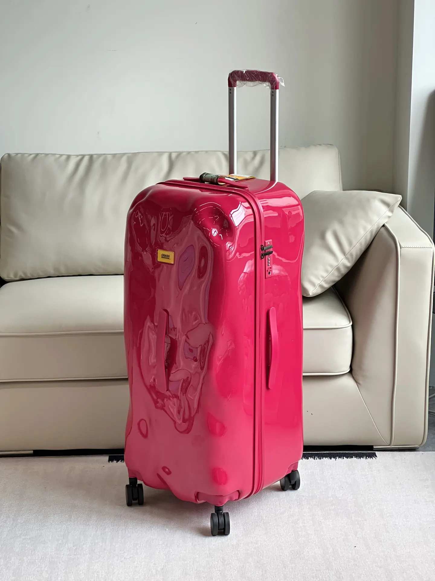 树莓红 这种行李箱用起来就很随便了 不怕摔不怕碰 旅行拉杆款 轻便出行款