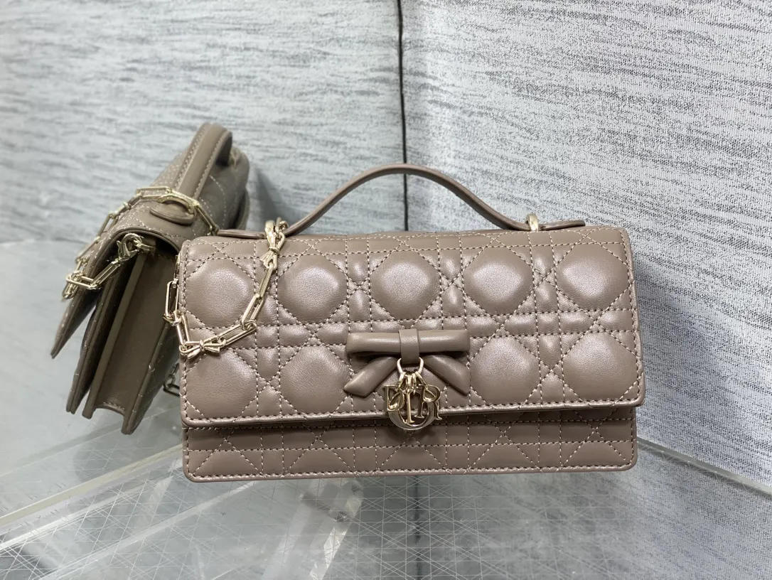 Dior 香槟灰羊皮手拿包 珍珠装饰