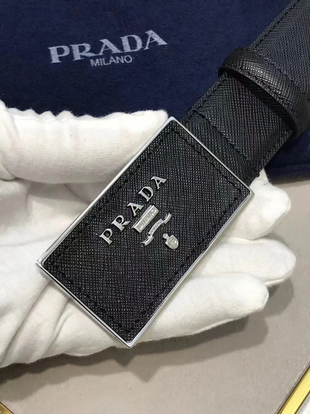 Prada 牛皮 三角标 腰带 通勤搭配